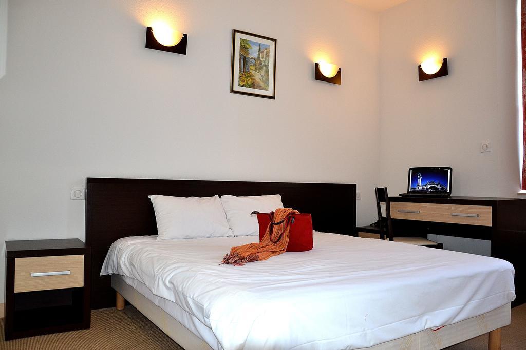 Hotel Les Benedictins Лимож Номер фото